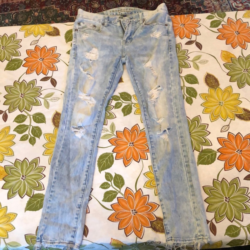 Ripped up Jeans in great condition and in a light blue color.